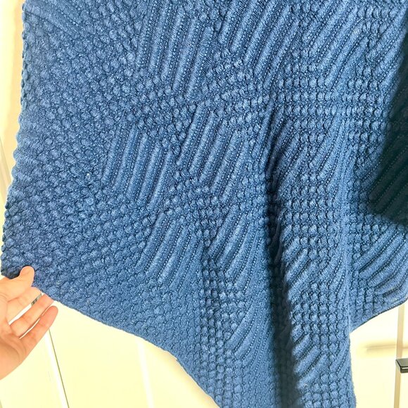 Chico's Chunky Knit Navy Blue Bubble Popcorn Knit Oversized Poncho Classic L/XL - Picture 3 of 4